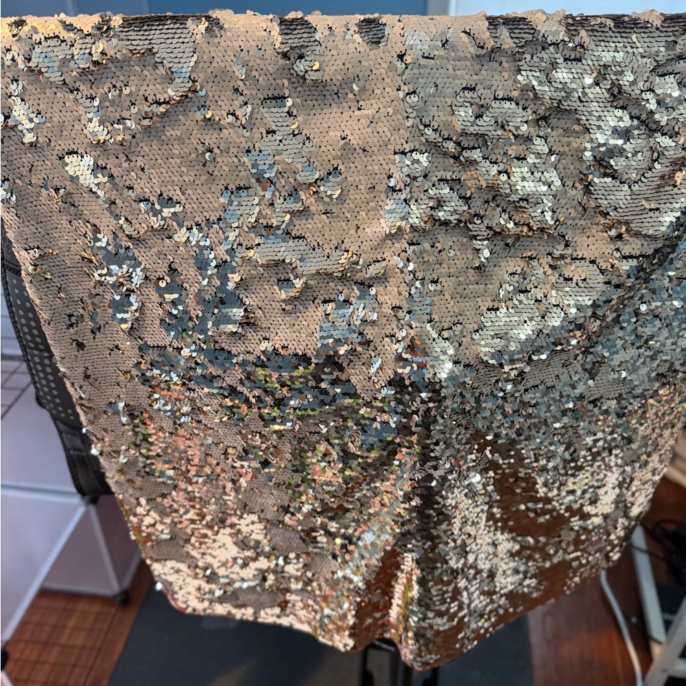 Lafayette 148 Sequin Gold & Silver Sequin Knee Length Skirt, size 18